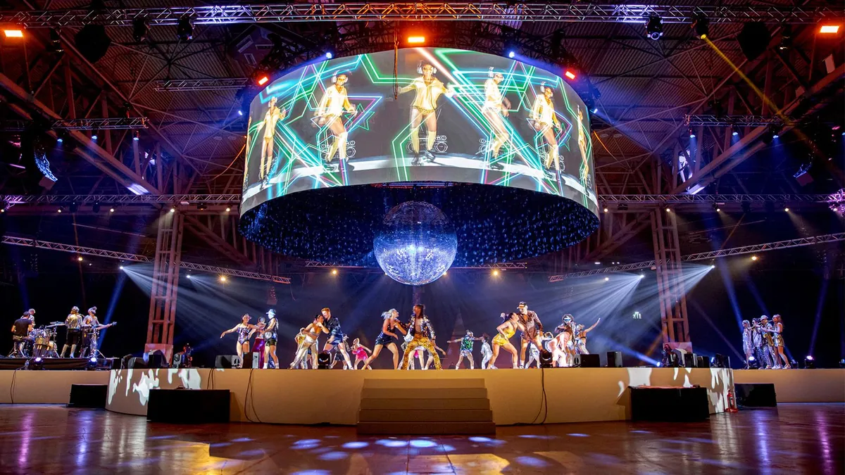 Production environment and screens during the Tropics event